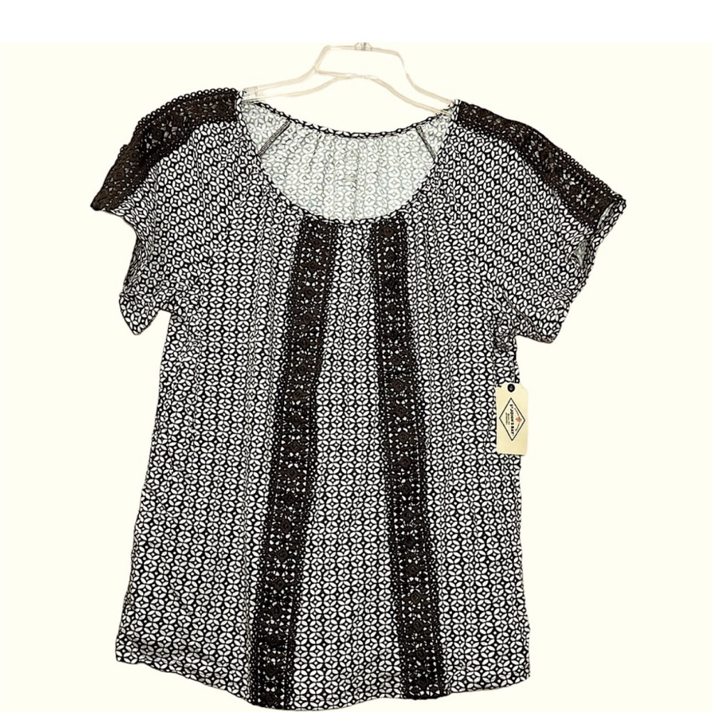 NWT St. John’s Bay brown white lace detail geometric print t-shirt large